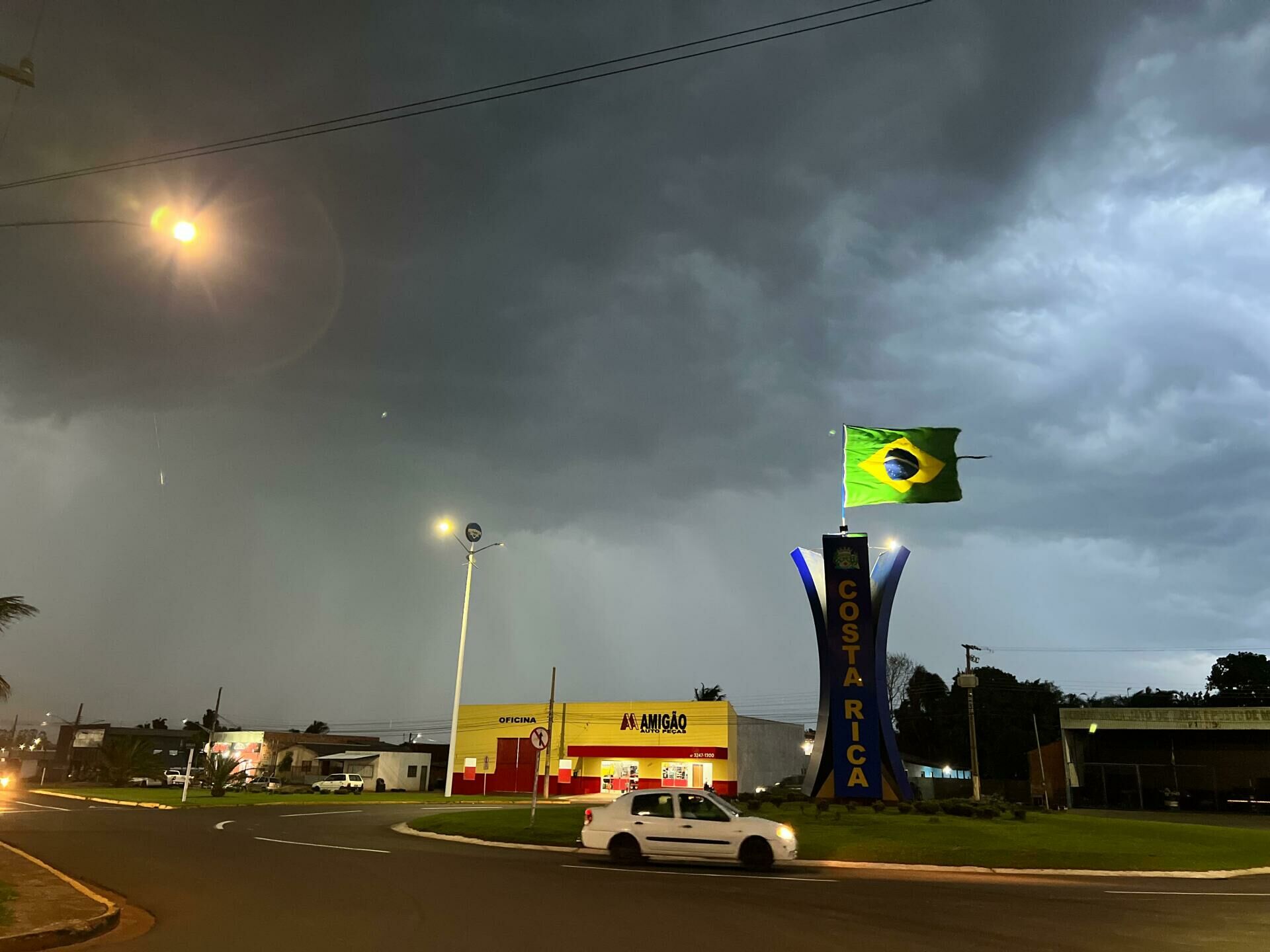 Imagem de compartilhamento para o artigo Alerta de chuva intensa em Costa Rica e região nesta sexta e sábado da MS Todo dia